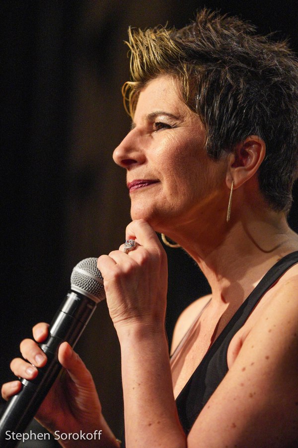 Photo Coverage: Marieann Meringolo Performs at the Friars Club & Joins The Legends On The Walls Image