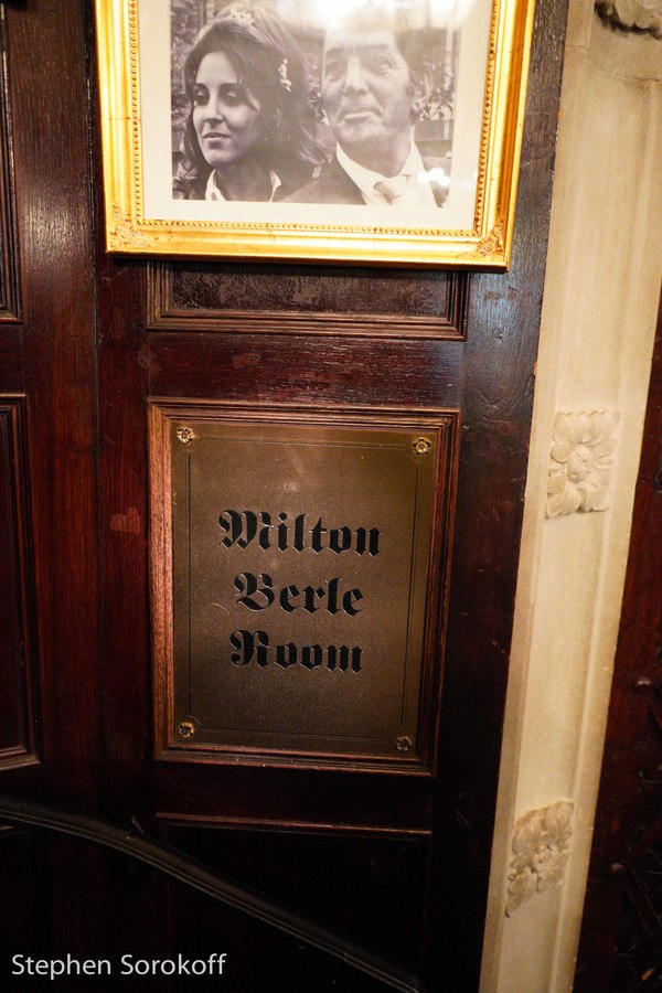 Photo Coverage: Marieann Meringolo Performs at the Friars Club & Joins The Legends On The Walls Image