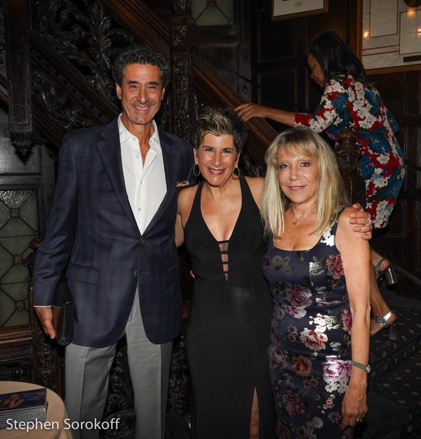 Photo Coverage: Marieann Meringolo Performs at the Friars Club & Joins The Legends On The Walls Image
