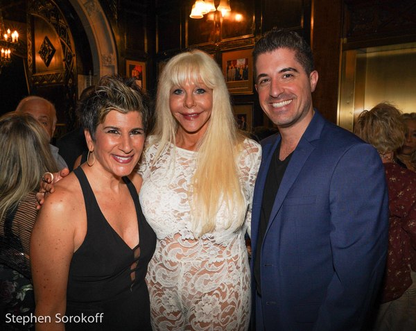 Photo Coverage: Marieann Meringolo Performs at the Friars Club & Joins The Legends On The Walls 