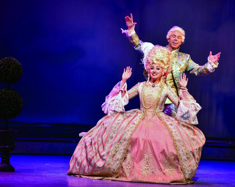 Review: Lyric Theatre of Oklahoma's SINGIN' IN THE RAIN Showers Audiences with Nostalgia and Glam Image