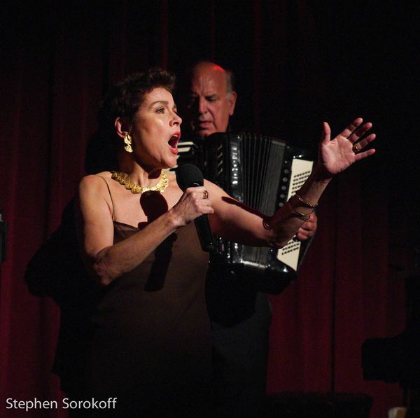 Photo Coverage: Christine Andreas Brings A New Theme Show To The Beach Cafe Image