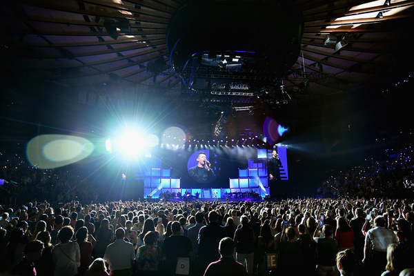 Photo Flash: See the Official Photos from Hugh Jackman's THE MAN. THE MUSIC. THE SHOW. Image