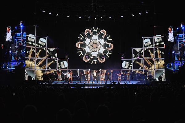 Photo Flash: See the Official Photos from Hugh Jackman's THE MAN. THE MUSIC. THE SHOW. Image