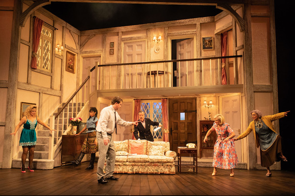 Photo Flash: First Look at NOISES OFF at the Lyric Hammersmith Theatre Image