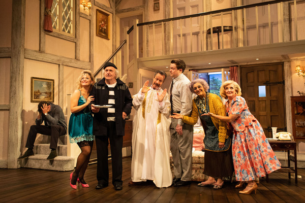 Photo Flash: First Look at NOISES OFF at the Lyric Hammersmith Theatre Image
