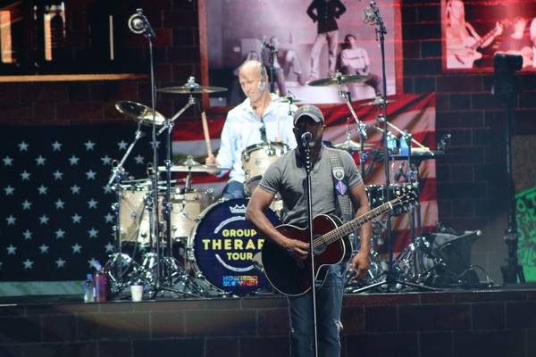 BWW Review and Photo Coverage: HOOTIE AND THE BLOWFISH Group Therapy Tour Image