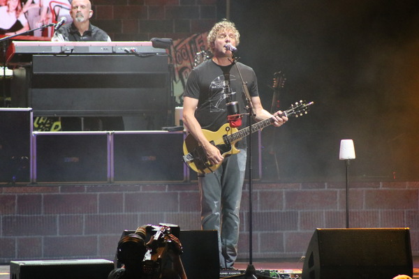 BWW Review and Photo Coverage: HOOTIE AND THE BLOWFISH Group Therapy Tour Image