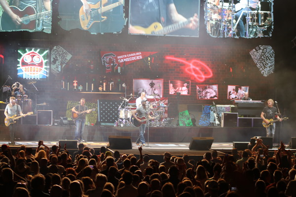 BWW Review and Photo Coverage: HOOTIE AND THE BLOWFISH Group Therapy Tour Image