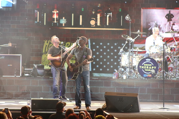BWW Review and Photo Coverage: HOOTIE AND THE BLOWFISH Group Therapy Tour Image