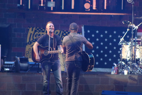 BWW Review and Photo Coverage: HOOTIE AND THE BLOWFISH Group Therapy Tour Image