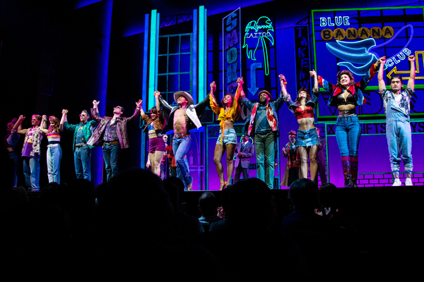 Photo Coverage: Roy Orbison's Sons Perform 'Oh, Pretty Woman' With the Cast of PRETTY WOMAN Image