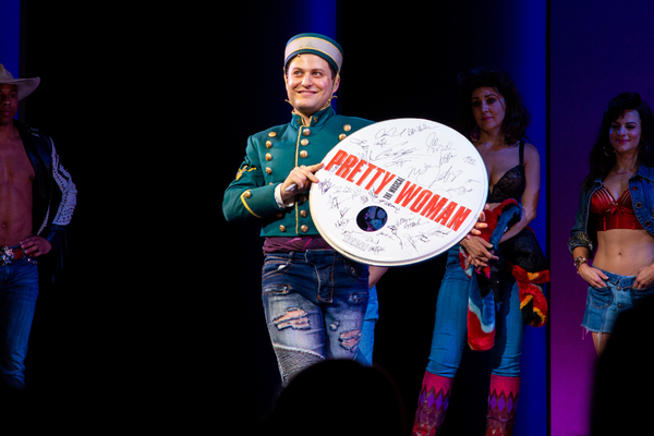 Photo Coverage: Roy Orbison's Sons Perform 'Oh, Pretty Woman' With the Cast of PRETTY WOMAN Image