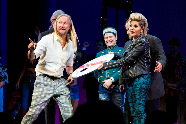 Photo Coverage: Roy Orbison's Sons Perform 'Oh, Pretty Woman' With the Cast of PRETTY WOMAN Image