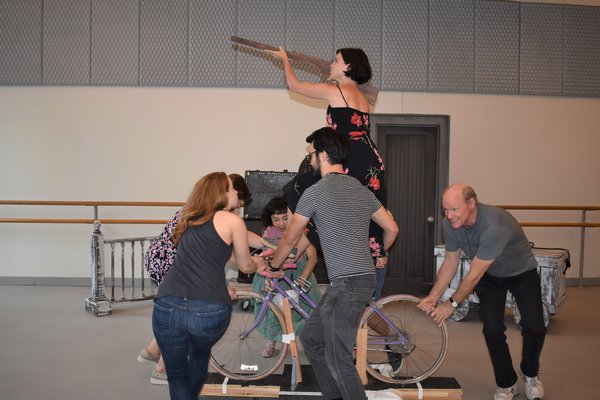 Alexandra Socha (Annie Oakley) with company
 Photo