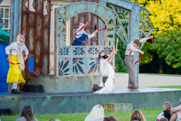 Photo Flash: First Look At Immersion Theatre's Open-Air Tour Of A MIDSUMMER NIGHT'S DREAM  Image