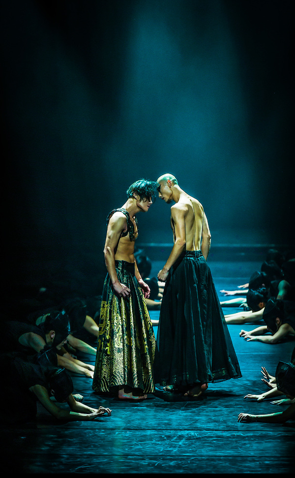 Photo Flash: Yang Liping Contemporary Dance Presents The World Premiere of UNDER SIEGE Image