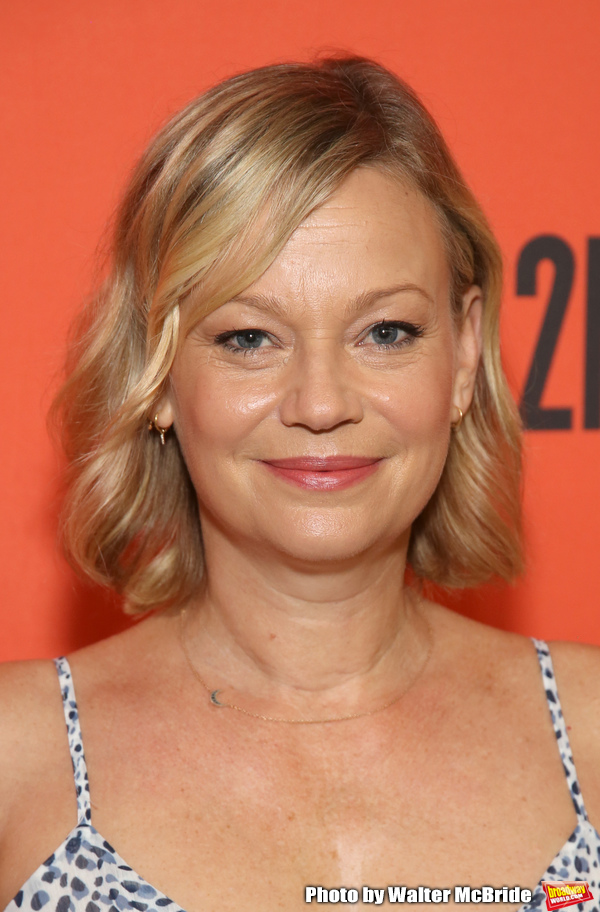 Samantha Mathis Photo