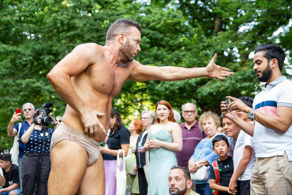 BWW Review: ERYC TAYLOR DANCE'S Immersive EARTH Breaks New Ground at Brooklyn Botanic Gardens 