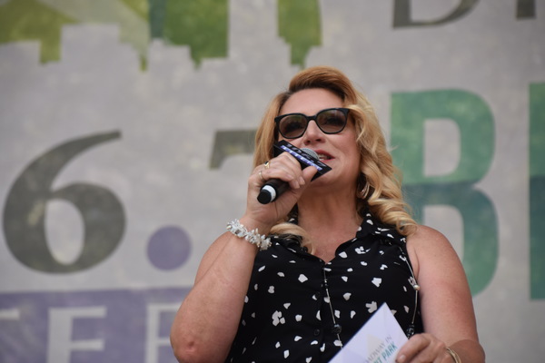 Photo Coverage: Ryann Redmond, Arielle Jacobs, and More Perform at Broadway in Bryant Park Image