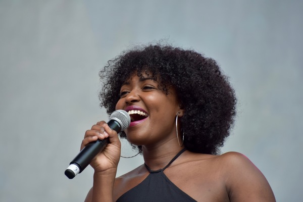 Photo Coverage: Ryann Redmond, Arielle Jacobs, and More Perform at Broadway in Bryant Park Image