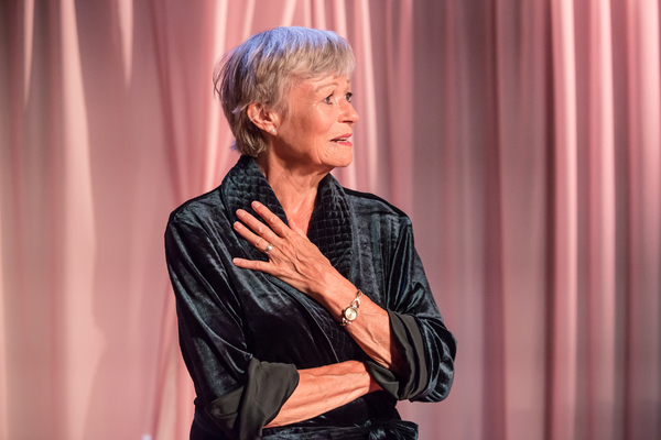 Photo Flash: First Look at SOUTHERN BELLES at King's Head Theatre Image