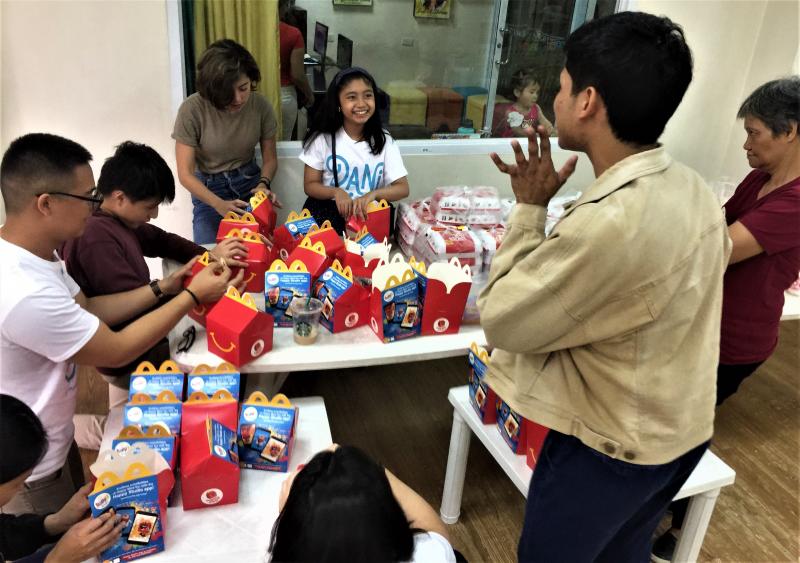 Photo Coverage: DANI GIRL Cast Visits Cancer-stricken Kids; Acclaimed Musical Returns Aug. 10 