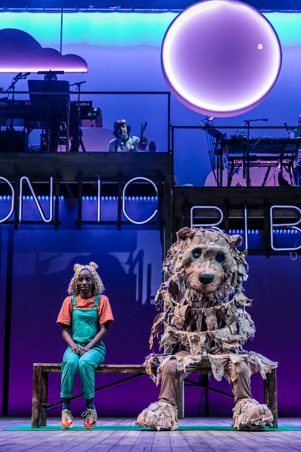Photo Flash: First Look at MR. GUM AND THE DANCING BEAR at the National Theatre Image