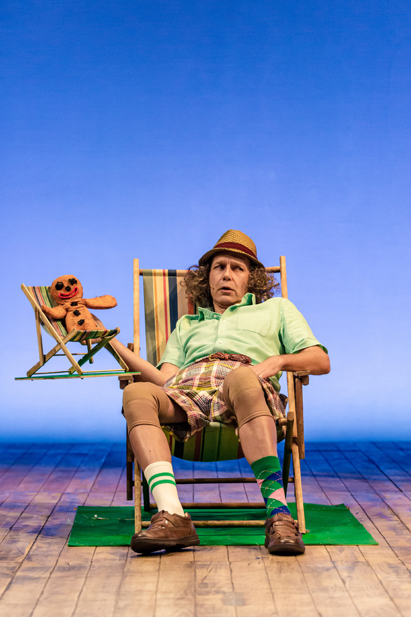 Photo Flash: First Look at MR. GUM AND THE DANCING BEAR at the National Theatre Image