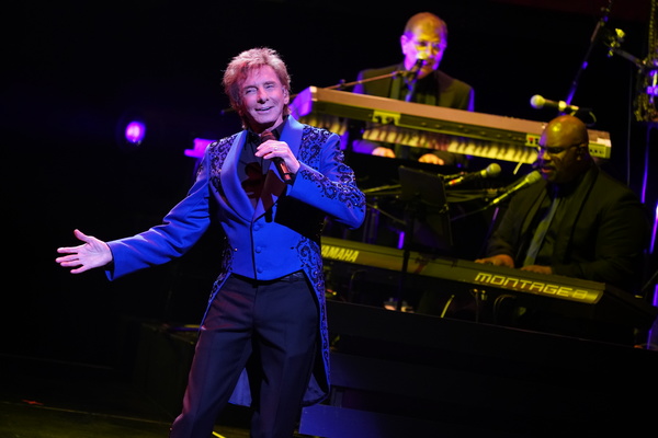 Photo Flash: Barry Manilow Takes Up Residency on Broadway Image