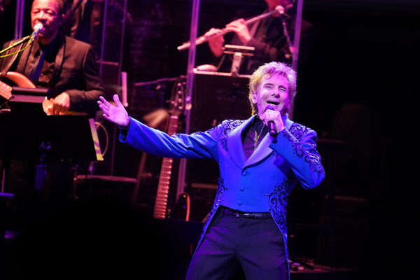 Photo Flash: Barry Manilow Takes Up Residency on Broadway Image