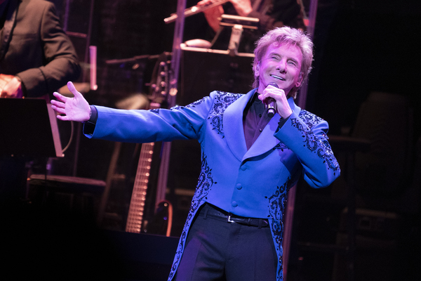 Photo Flash: Barry Manilow Takes Up Residency on Broadway Image