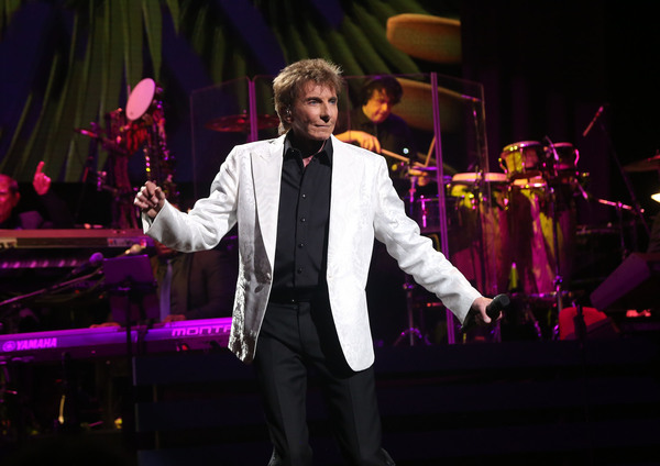 Photo Flash: Barry Manilow Celebrates Opening Night on Broadway Image