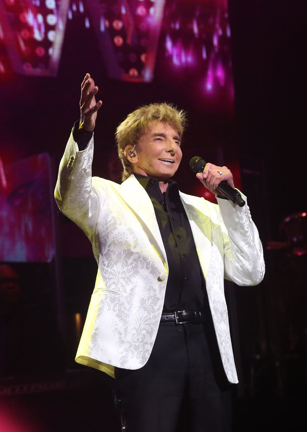 Photo Flash: Barry Manilow Celebrates Opening Night on Broadway Image