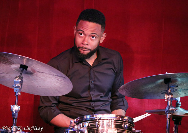 Photo Flash: Natalie Douglas Returns To Broadway at Birdland Image