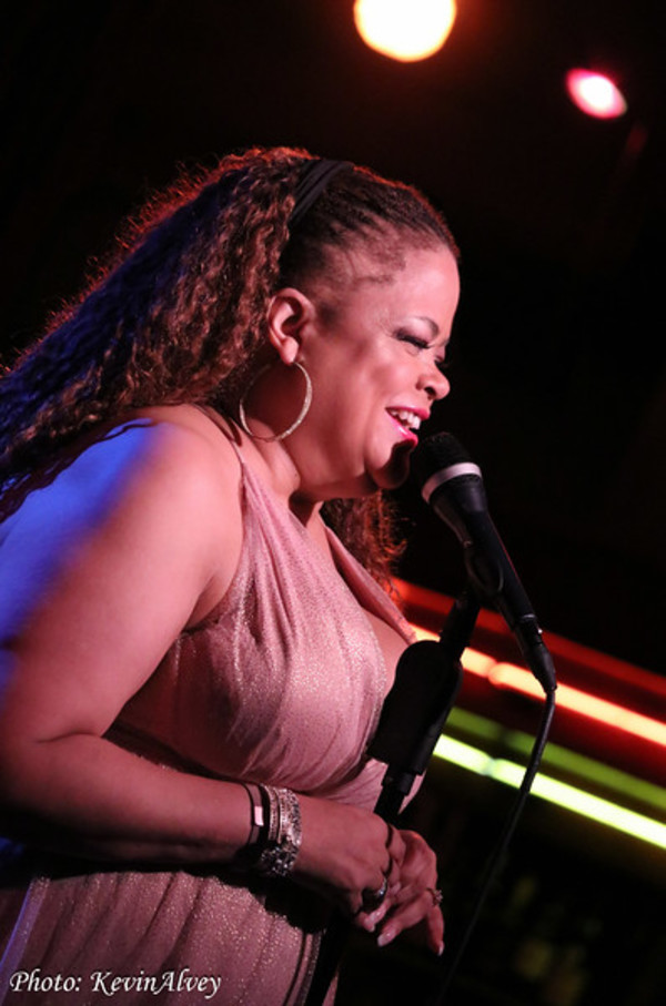 Photo Flash: Natalie Douglas Returns To Broadway at Birdland 