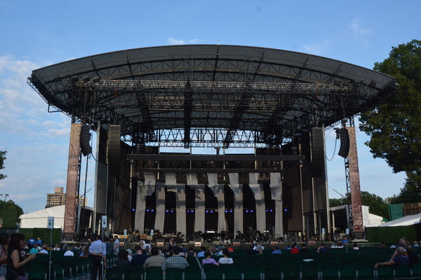 Photo Coverage: Sarah McLachlan Appears With Steven Reineke and the New York Pops at Forest Hills 