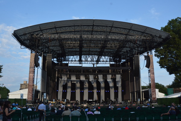 Photo Coverage: Sarah McLachlan Appears With Steven Reineke and the New York Pops at Forest Hills Image