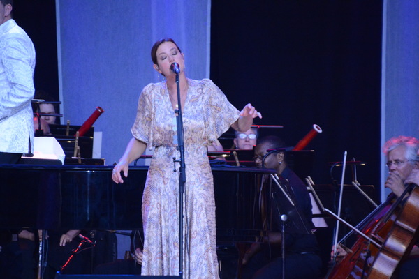 Photo Coverage: Sarah McLachlan Appears With Steven Reineke and the New York Pops at Forest Hills Image