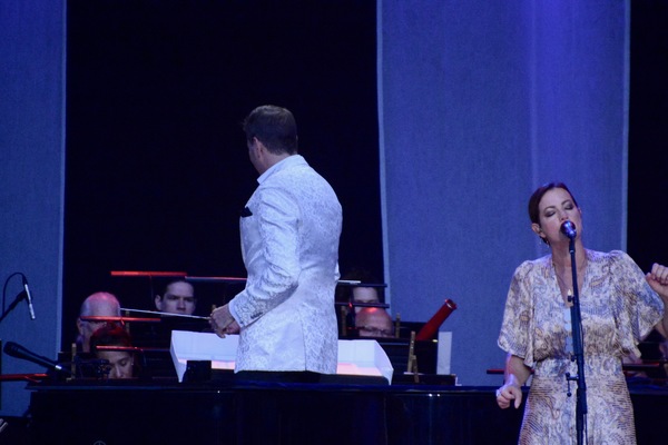 Photo Coverage: Sarah McLachlan Appears With Steven Reineke and the New York Pops at Forest Hills Image