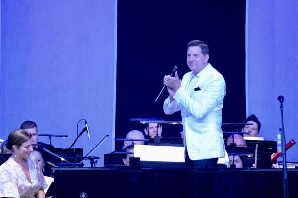 Photo Coverage: Sarah McLachlan Appears With Steven Reineke and the New York Pops at Forest Hills 