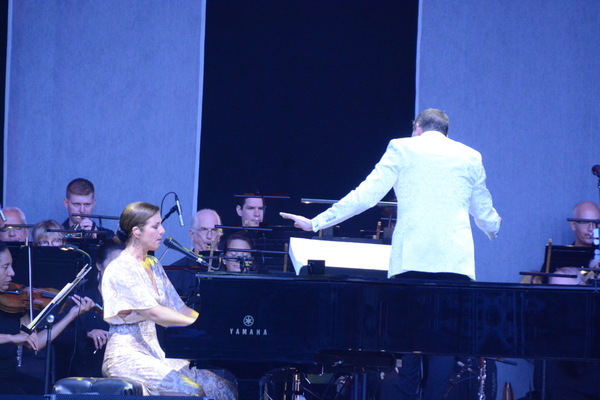 Photo Coverage: Sarah McLachlan Appears With Steven Reineke and the New York Pops at Forest Hills Image