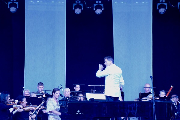 Photo Coverage: Sarah McLachlan Appears With Steven Reineke and the New York Pops at Forest Hills Image