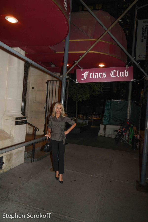 Review: Jamie deRoy and friends Play The Friars Club Image