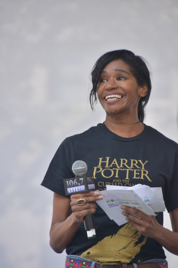 Photo Coverage: Casts of TOOTSIE, MEAN GIRLS and More Sing Out in Bryant Park! Image