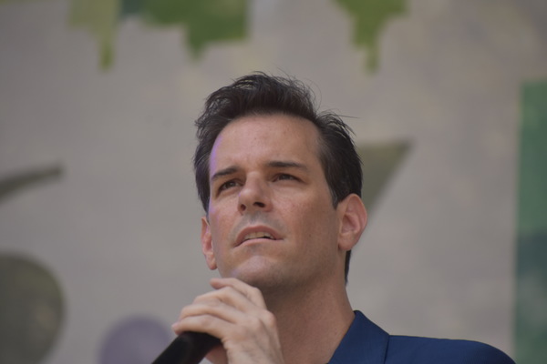 Photo Coverage: Casts of TOOTSIE, MEAN GIRLS and More Sing Out in Bryant Park! Image