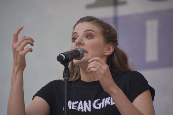 Photo Coverage: Casts of TOOTSIE, MEAN GIRLS and More Sing Out in Bryant Park! Image