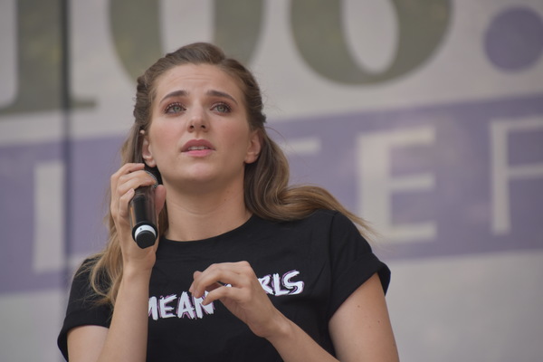 Photo Coverage: Casts of TOOTSIE, MEAN GIRLS and More Sing Out in Bryant Park! Image