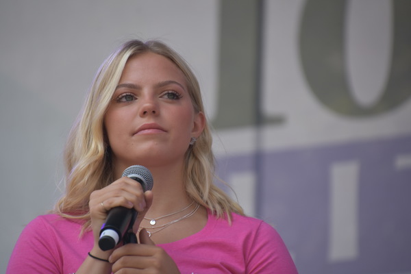 Photo Coverage: Casts of TOOTSIE, MEAN GIRLS and More Sing Out in Bryant Park! Image