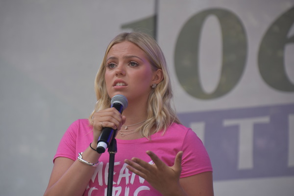 Photo Coverage: Casts of TOOTSIE, MEAN GIRLS and More Sing Out in Bryant Park! Image